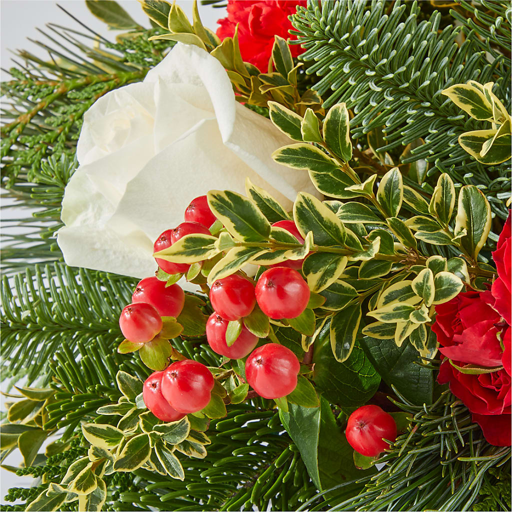 December Dreams Centerpiece –  La La Florist, Baldwin Park CA